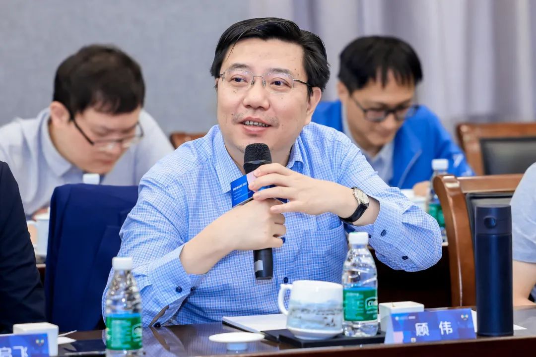 顾伟.JPG